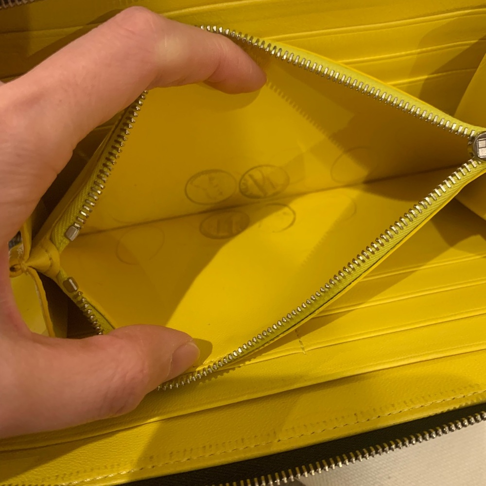 Celine | Large Zipped Multifunction Wallet In Calfskin | Black and Citron - Picture 11 of 16